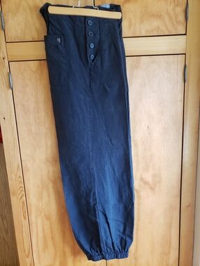Pilcro Black Like New Parachute/Sailor Pants In Size 27.